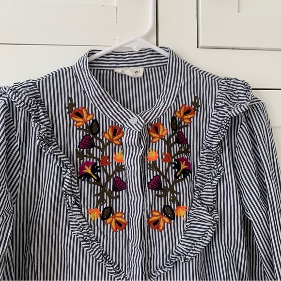 Dance & Marvel Blue Stripe Floral Embroidered Ruffle Long Sleeve Button Top L - Picture 3 of 13
